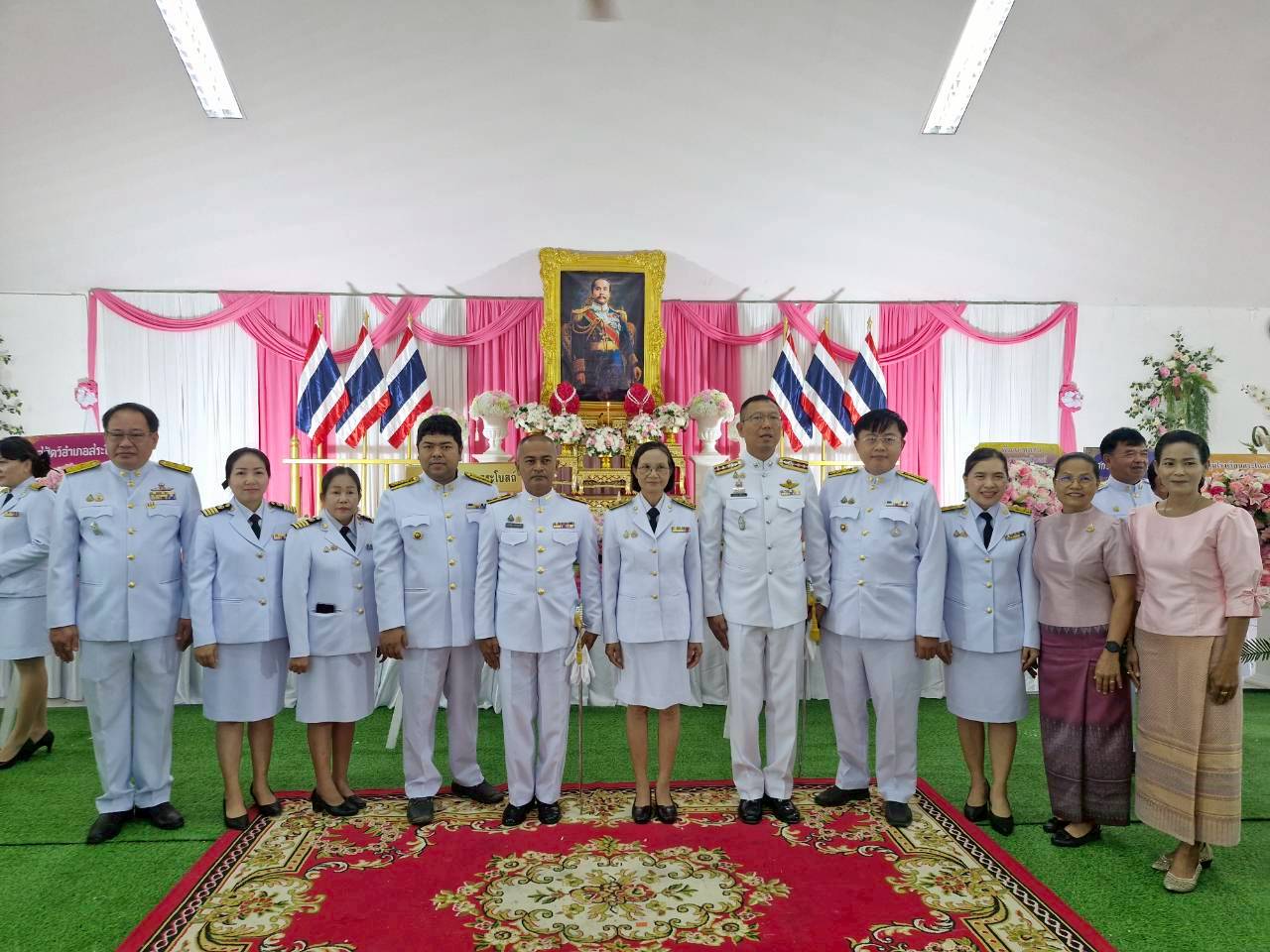  อำเภอสระโบสถ์ โดยสำนักงานพัฒนาชุมชนอำเภอสระโบสถ์ ร่วมประกอบพิธีวางพวงมาลาถวายราชสักการะ เนื่องในวันปิยมหาราช (วันคล้ายวันสวรรคตพระบาทสมเด็จพระจุลจอมเกล้าเจ้าอยู่หัว) ประจำปี 2568