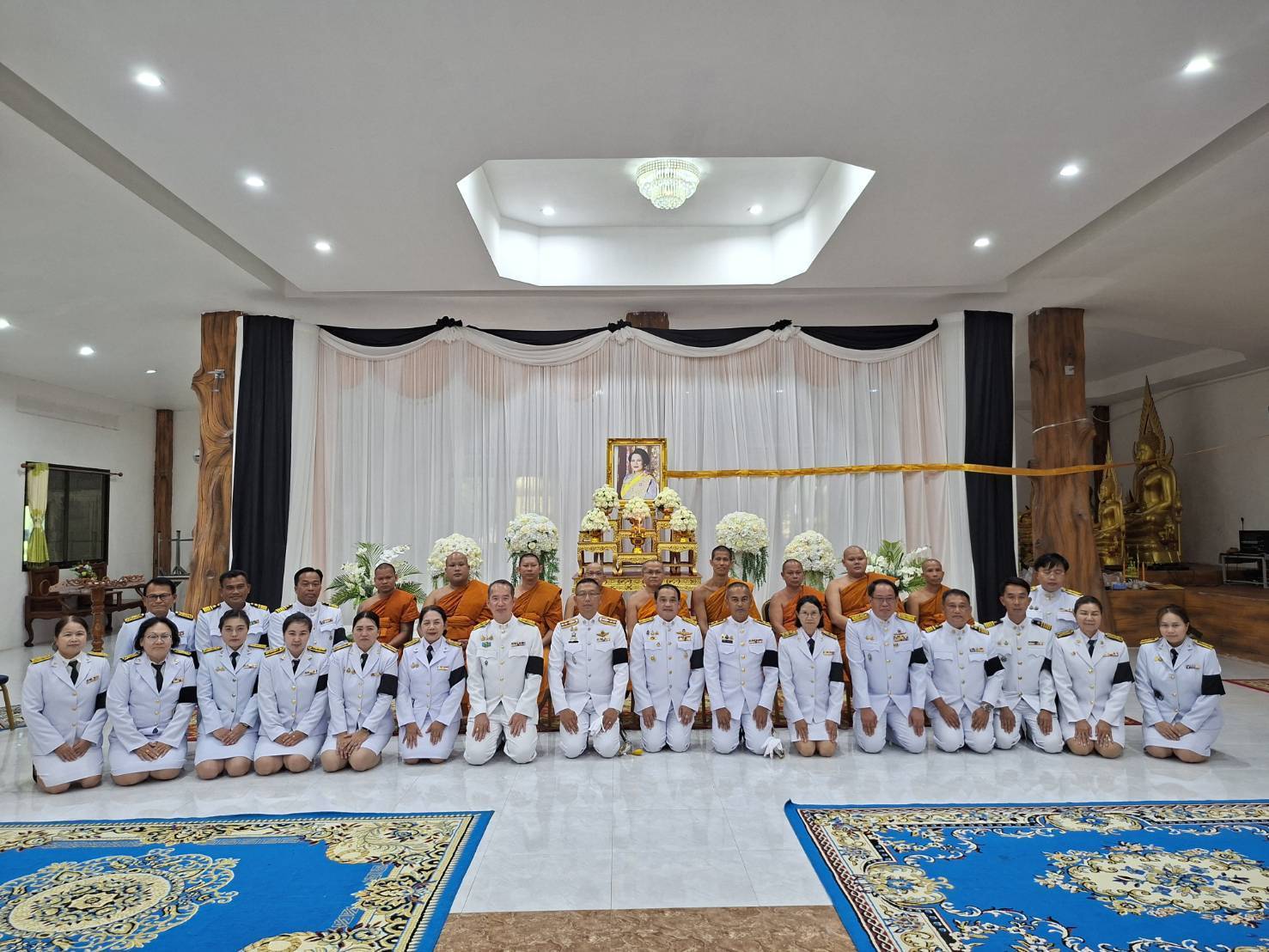 🌸 อำเภอสระโบสถ์ โดยสำนักงานพัฒนาชุมชนอำเภอสระโบสถ์ เข้าร่วมพิธีบำเพ็ญกุศลทักษิณานุประทาน อุทิศถวายพระราชกุศลสัตตมวาร (ครบ 7 วัน) แด่ สมเด็จพระนางเจ้าสิริกิติ์ พระบรมราชินีนาถ พระบรมราชชนนีพันปีหลวง