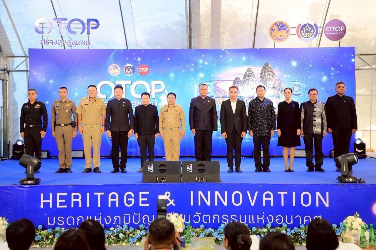 อำเภอสระโบสถ์ โดยสำนักงานพัฒนาชุมชนอำเภอสระโบสถ์ ร่วมพิธีเปิด“OTOP สร้างสุขสู่ชุมชน” จังหวัดลพบุรี เปิดเวทีภูมิปัญญา สร้างรายได้ สร้างรอยยิ้มสู่ชุมชน พร้อมขานรับนโยบาย “คนละครึ่ง พลัส” ประชาชนจับจ่ายใช้สอยอย่างคึกคัก