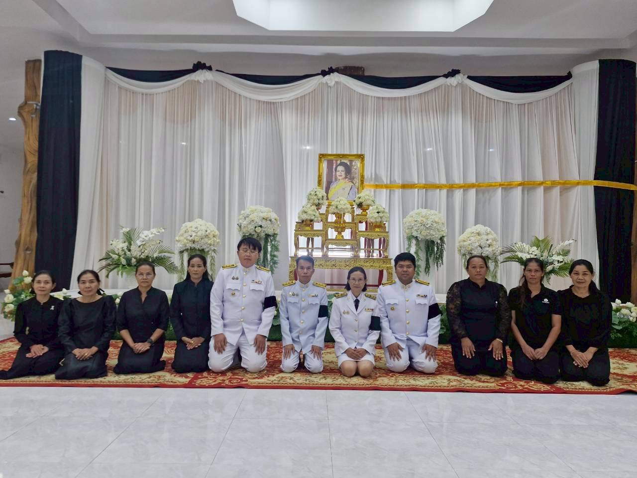  อำเภอสระโบสถ์ โดยสำนักงานพัฒนาชุมชนอำเภอสระโบสถ์ จัดพิธีบำเพ็ญกุศลสวดพระอภิธรรม อุทิศถวายพระราชกุศลฯ เป็นวันที่ 8 แด่  สมเด็จพระนางเจ้าสิริกิติ์ พระบรมราชินีนาถ พระบรมราชชนนีพันปีหลวง