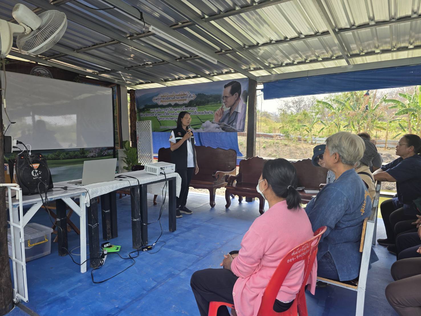 🌱 อำเภอสระโบสถ์ เดินหน้าสร้างความมั่นคงทางอาหารด้วยเกษตรอินทรีย์  สำนักงานพัฒนาชุมชนอำเภอสระโบสถ์ ขับเคลื่อนการพัฒนาคุณภาพชีวิตเกษตรกรตามแนวทางการพัฒนาที่ยั่งยืน มุ่งส่งเสริมการพึ่งพาตนเองด้านอาหารและรายได้ของครัวเรือน🌾✨